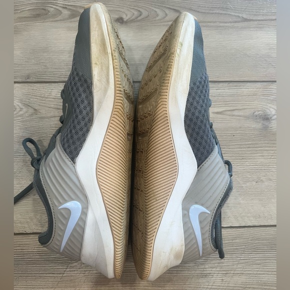 Women’s Nike Tennis Shoes Size 6.5 - Picture 2 of 5